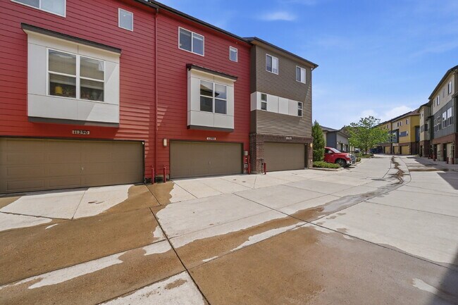 Building Photo - $2,395.95, Two Bedroom, 2.5 bathroom Townhome in Broomfield