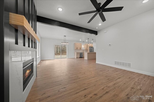 Building Photo - 7442 N Paw St