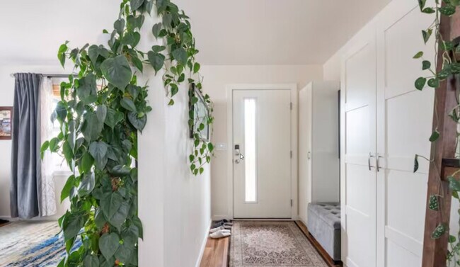 Entryway - 3804 NE 8th Ave