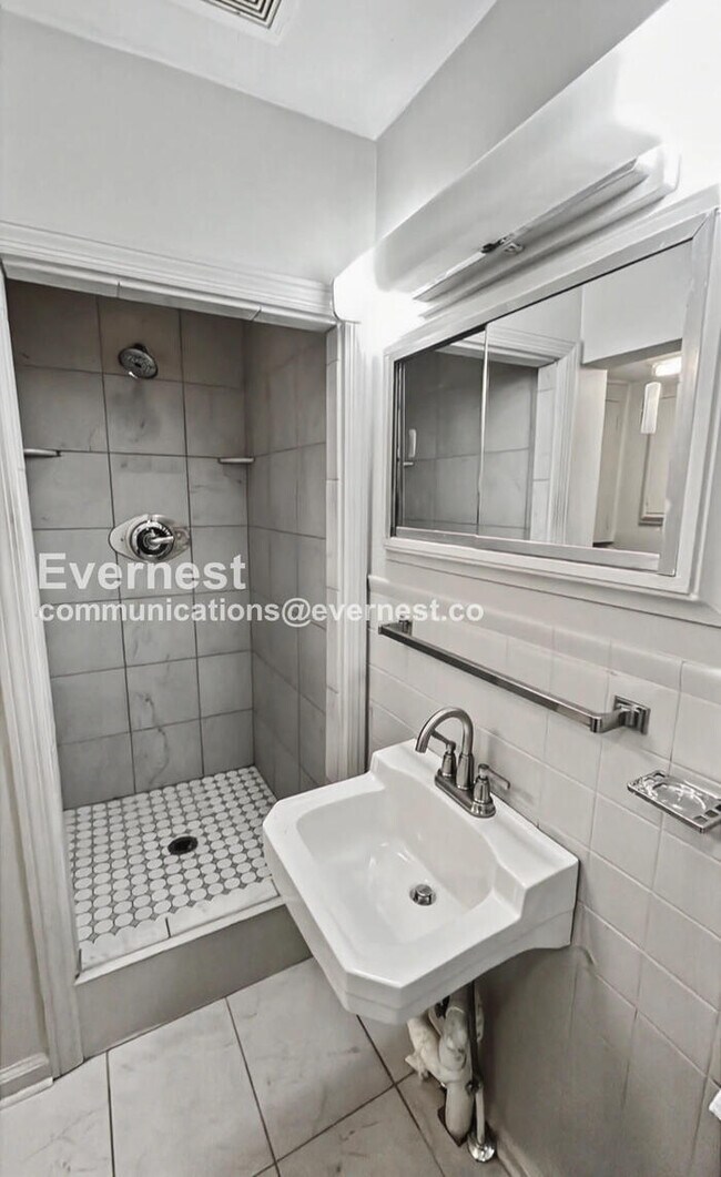 Building Photo - 1700 Ashmore Ave