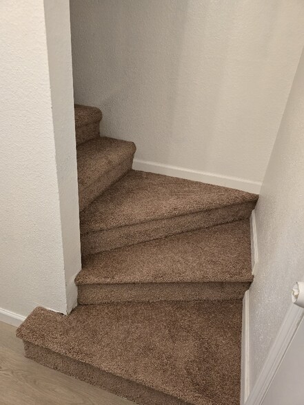 Building Photo - 409 E 34th St