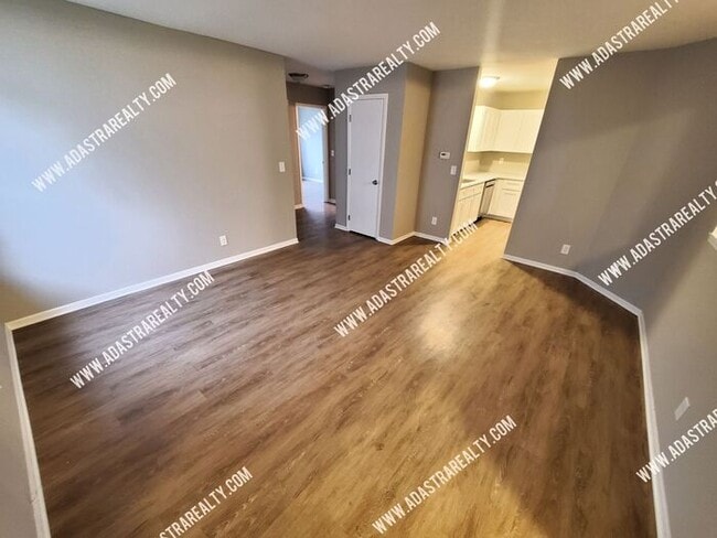 Building Photo - Gorgeous Remodeled Duplex in Baldwin City-Available in JUNE!!
