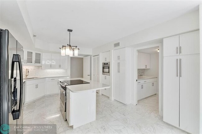 Building Photo - 7579 Imperial Dr