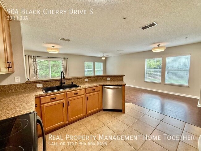 Building Photo - 904 Black Cherry Dr S