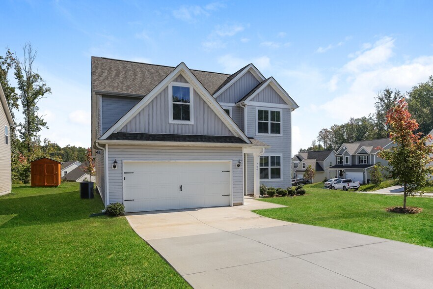 Building Photo - 200 Bosa Ln