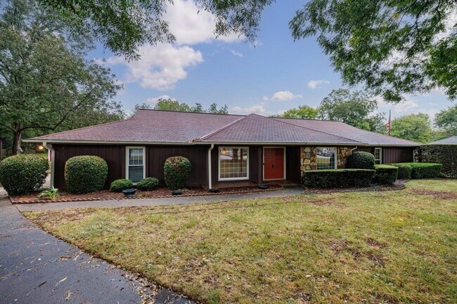 Building Photo - 585 W Crossville Rd