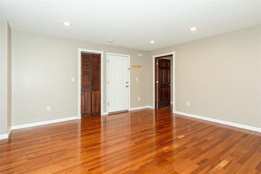 living room - 204 Mill St