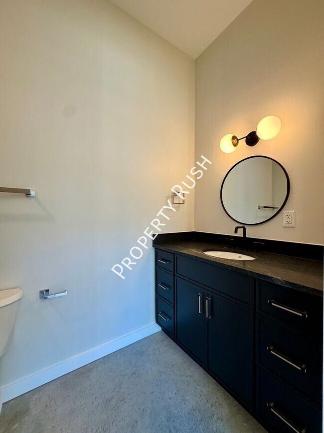 Building Photo - 1861 Zeta Way