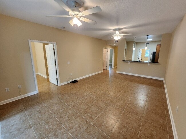 Building Photo - 50% off this beautiful 2/2 Bouchelle Condo with private garage, see details*