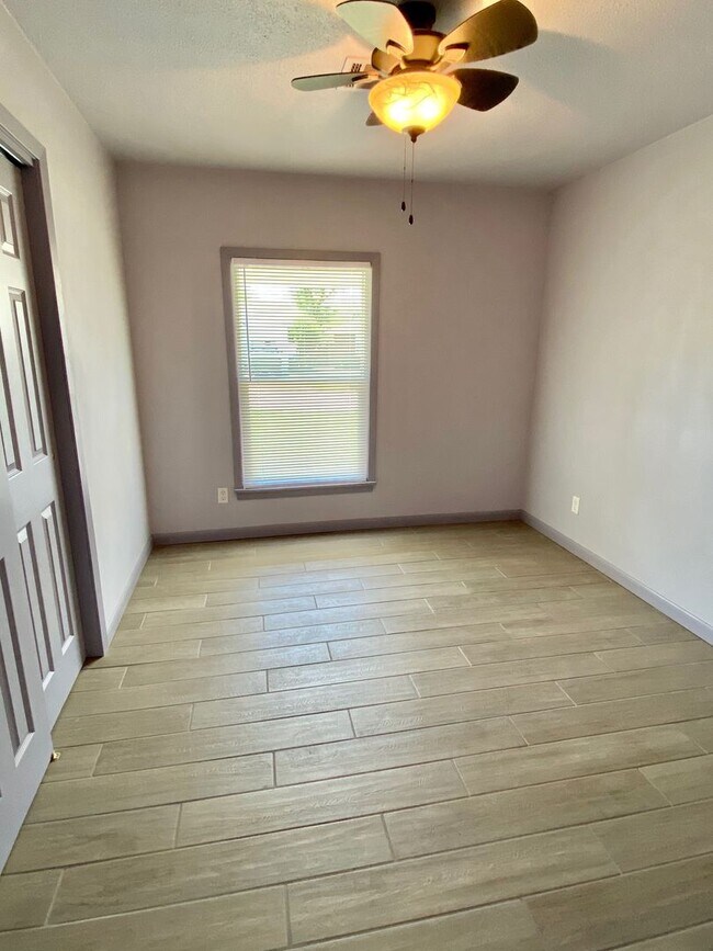 Building Photo - 709 E Steed Dr