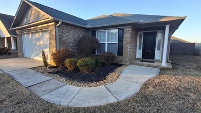 Building Photo - 2616 Slate Dr SW