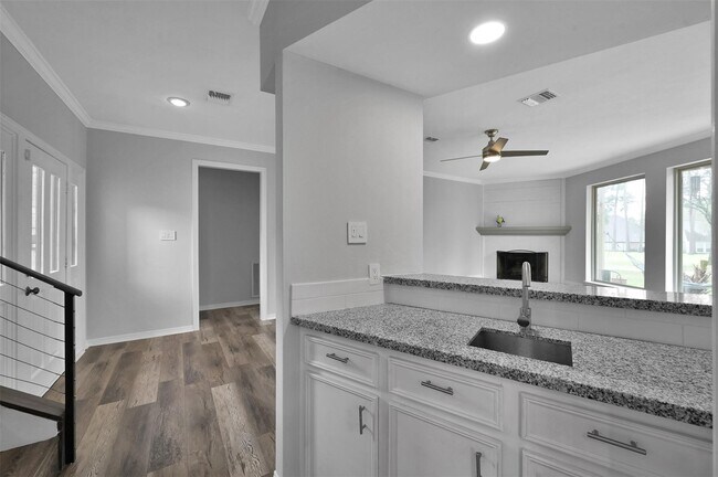 Building Photo - 13527 Summer Hill Dr