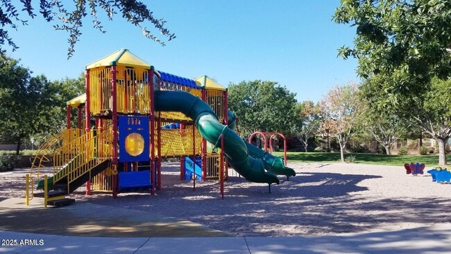 Building Photo - 2751 S Southwind Dr