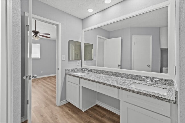 Building Photo - 20903 Union Park Dr