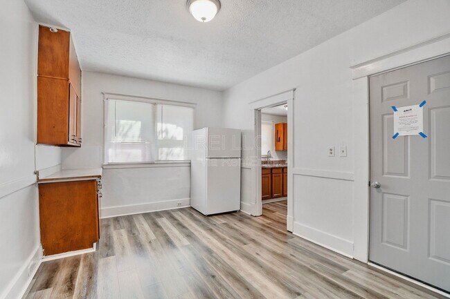 Building Photo - 650 S 43rd St