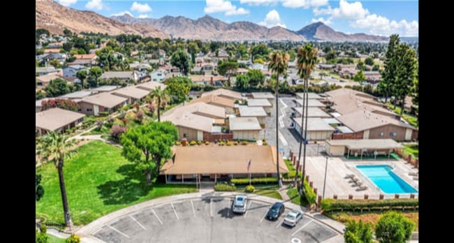 Building Photo - Amazing Grand Terrace Home