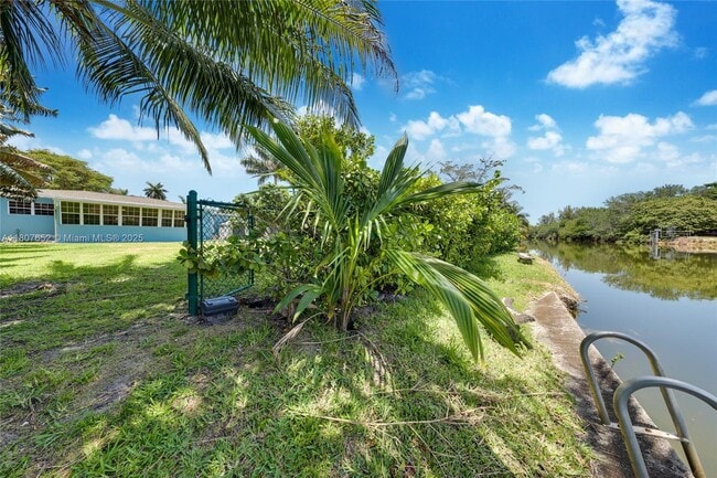 Building Photo - 13521 S Biscayne River Dr