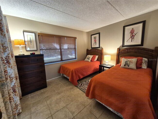 Building Photo - 50 Woodlake Pl