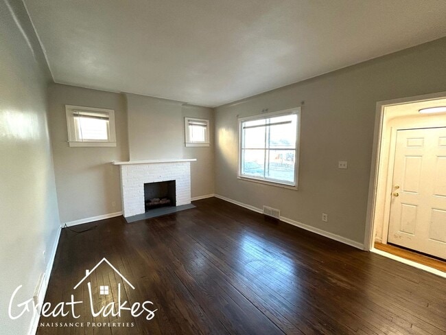 Building Photo - Charming 3 Bedroom 2 Bathroom now available for rent