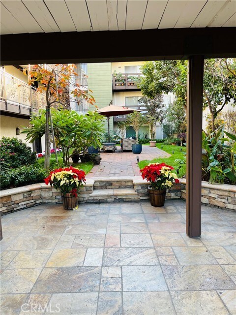 Building Photo - 525 S Ardmore Ave