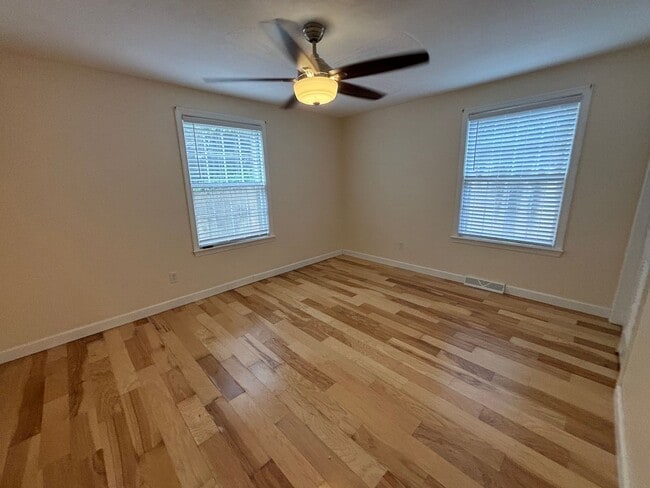 Building Photo - Remodeled Ground Level Condo off Rivermont