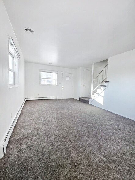 Building Photo - 806 8th St N