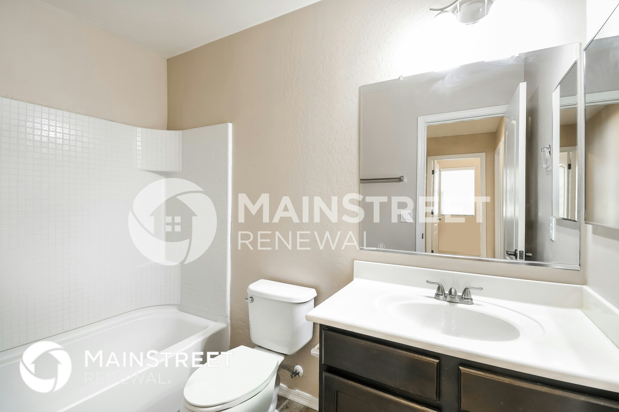 Building Photo - 4055 E Tulsa St