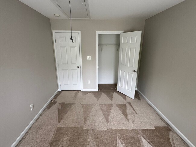 Building Photo - 152 N Arcadian Way