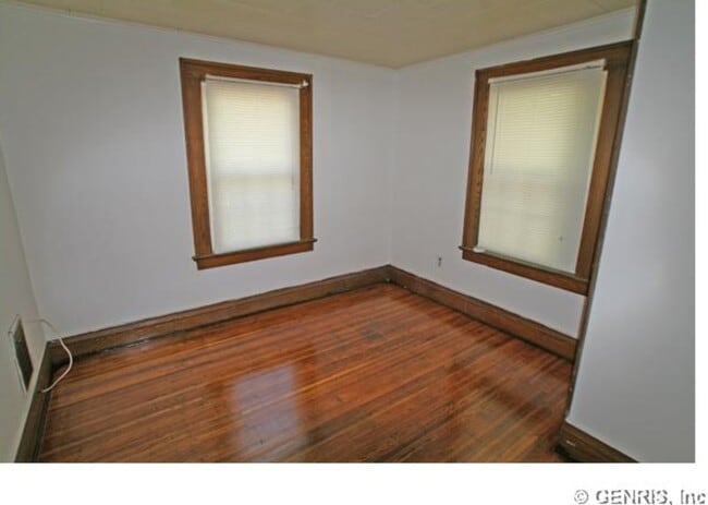 Building Photo - 27 Ravenwood Ave