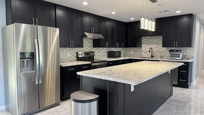 Building Photo - 6843 E Loma Land Dr