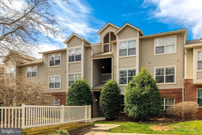 Building Photo - 1719 Ascot Way