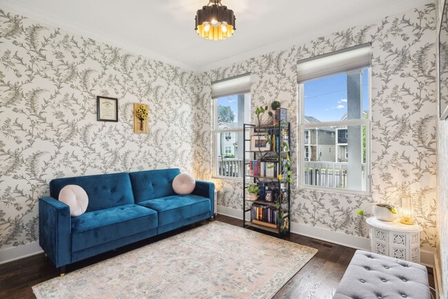 Building Photo - 6216B California Ave