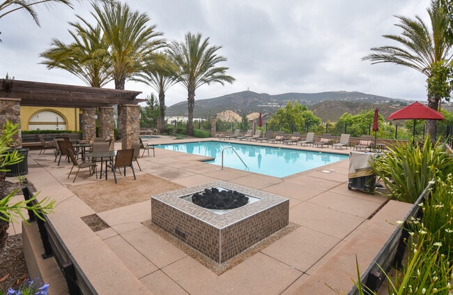 Building Photo - 3bedroom 3 bath home in the Solaire Commun...