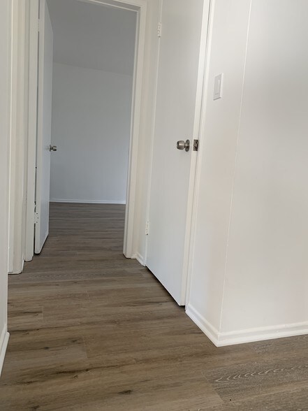 Building Photo - 13847 Burbank Blvd