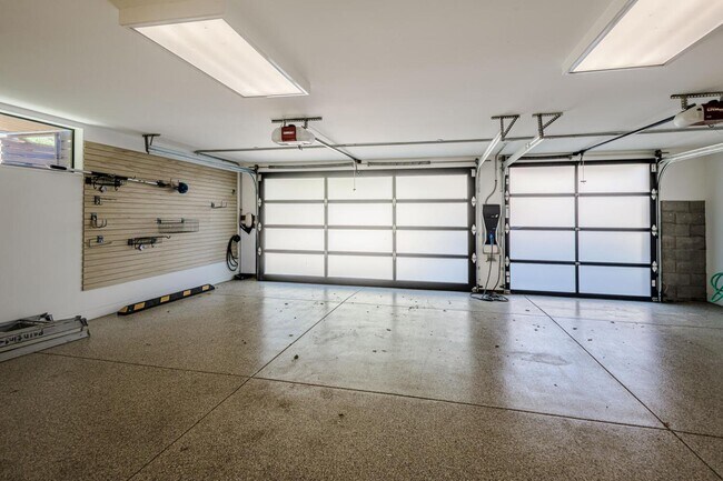 Building Photo - 2510 Skyfarm Dr