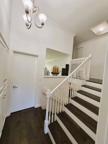 Building Photo - 5313 Sevilla Ct