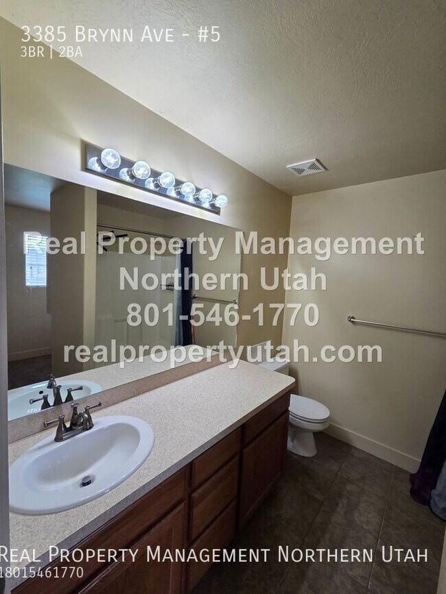 Building Photo - 3385 S Brynn Ave