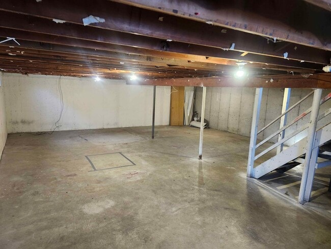 Building Photo - 3204 Runway Ave