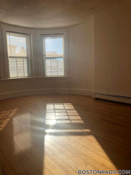 Building Photo - 270 Bowdoin St