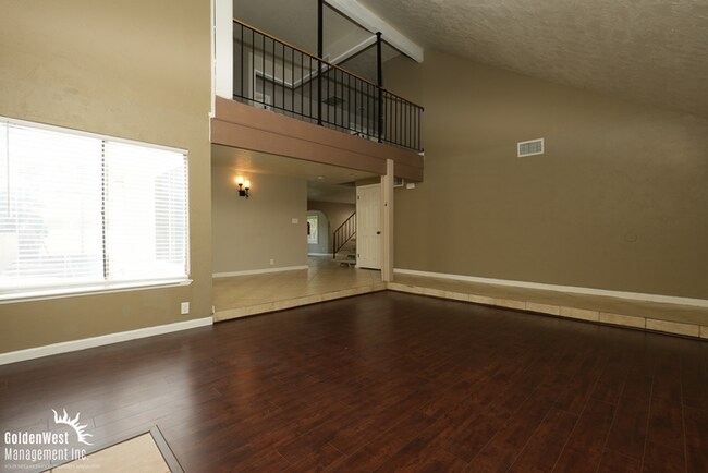 Building Photo - Spacious 4Bdm 2.5Ba Home with Loft in Las Vegas