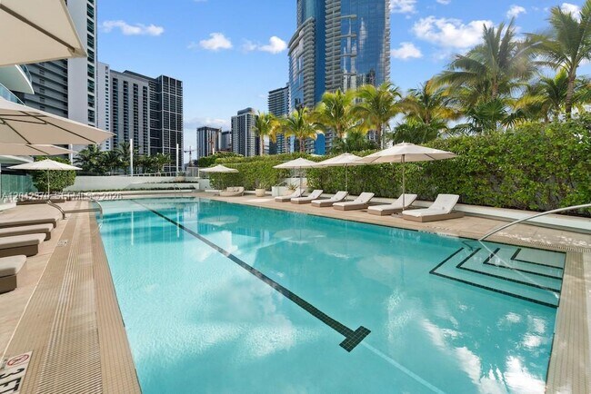 Building Photo - 900 Biscayne Blvd