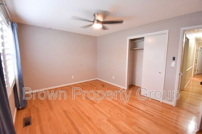 Building Photo - 2417 Dartmouth Dr