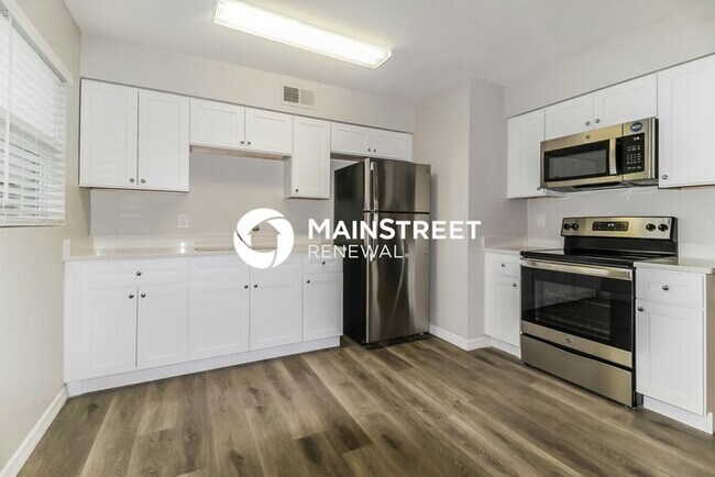 Building Photo - 3 Bedroom Pet-Friendly Home in Apopka, FL with Main Street Renewal