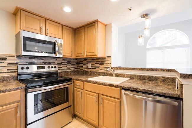 Building Photo - 10403 Beacon Ridge Dr