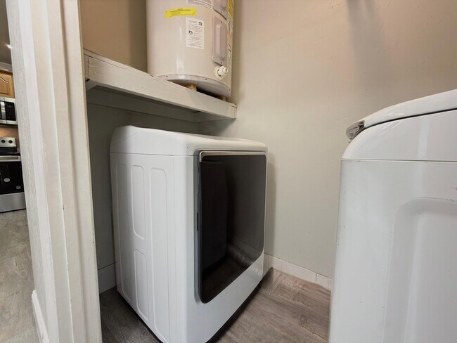 Building Photo - 5957 Forest Hill Blvd