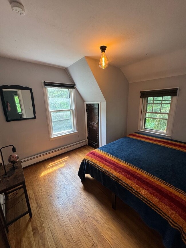 Building Photo - Beautiful 3- Bedroom Home for Rent- Univer...