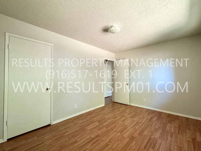 Building Photo - Spacious and Updated 3-Bedroom Duplex in Fair Oaks – Available Now!