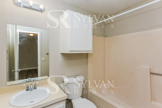 Building Photo - Stunning 3BR, 2BA home