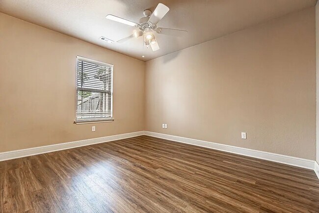 Building Photo - 3104 SW Featherston Rd