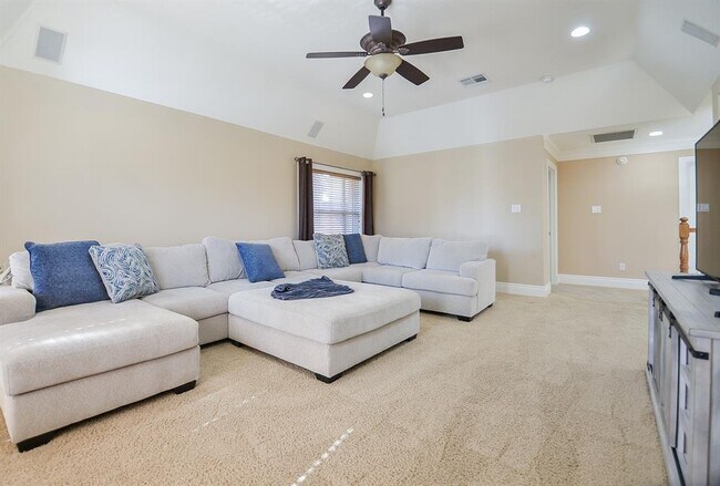 Building Photo - 5835 Stratford Gardens Dr